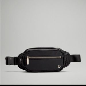 Lululemon wanderlust belt bag